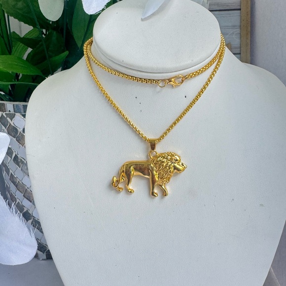 Aesthetic Necklace Contemporary Jewelry Bib Necklace, Statement Choker - Picture 4 of 11